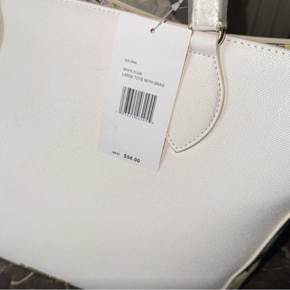 Betsey Johnson White Tote with Floral Trim and Gold Chain NWT - Picture 5 of 12